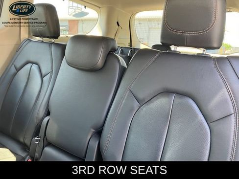 Used 2019 Chrysler Pacifica Touring-L Plus w/ Tire & Wheel Group FWD image 10