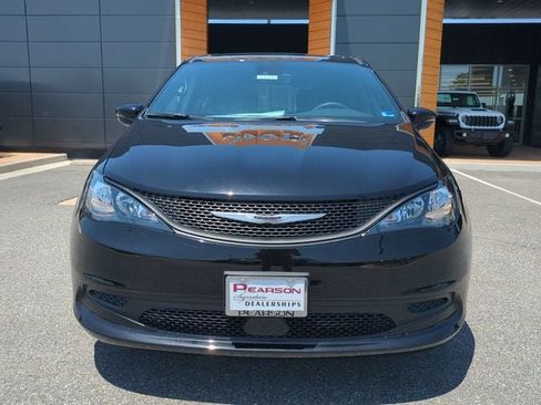 New 2027 Chrysler Pacifica LX FWD image 9