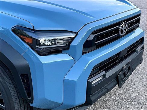 Certified 2025 Toyota 4Runner SR5 AWD/4WD image 8