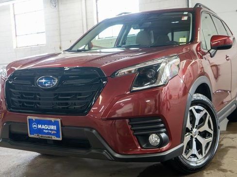 Used 2023 Subaru Forester Premium image 1