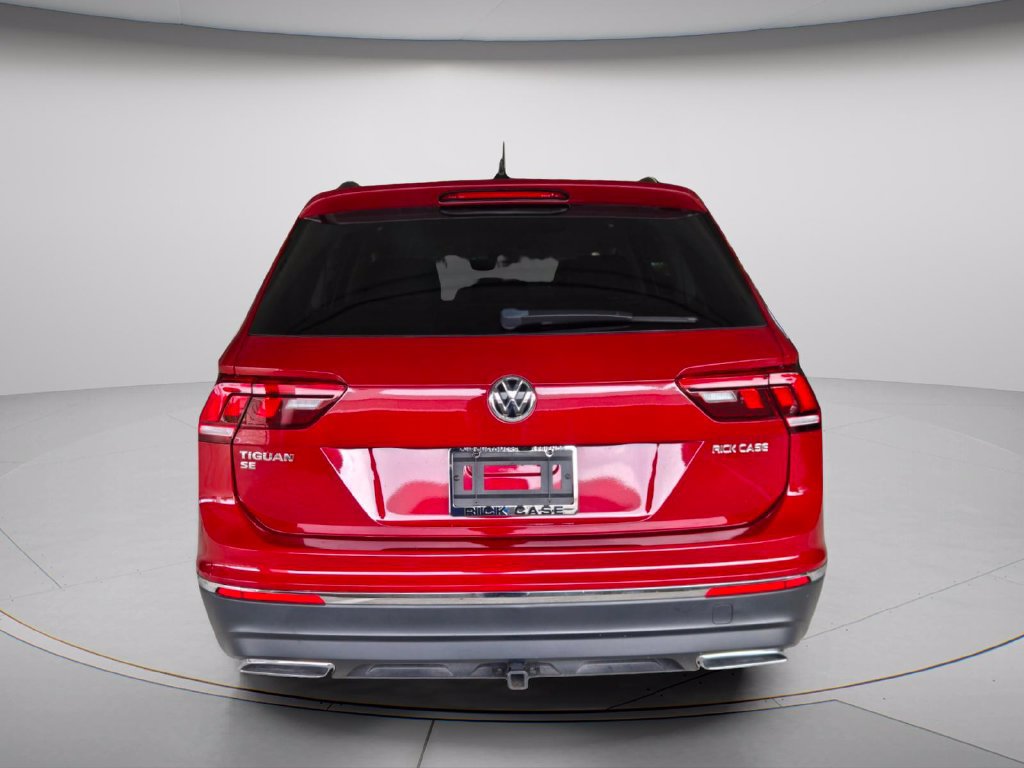 Certified 2021 Volkswagen Tiguan SE w/ Panoramic Sunroof Package FWD image 5