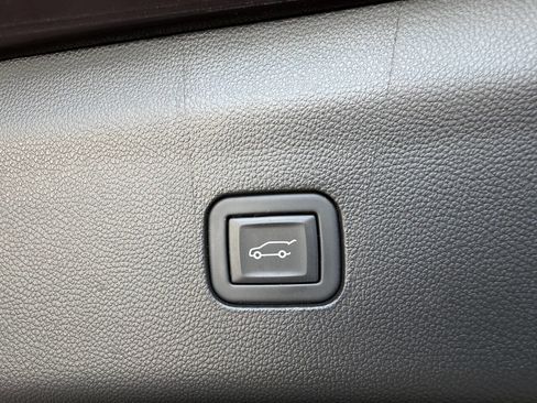 Used 2023 Buick Enclave Avenir AWD/4WD image 28