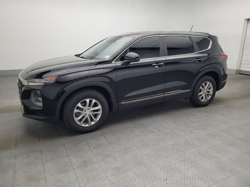 Used 2019 Hyundai Santa Fe SE image 2