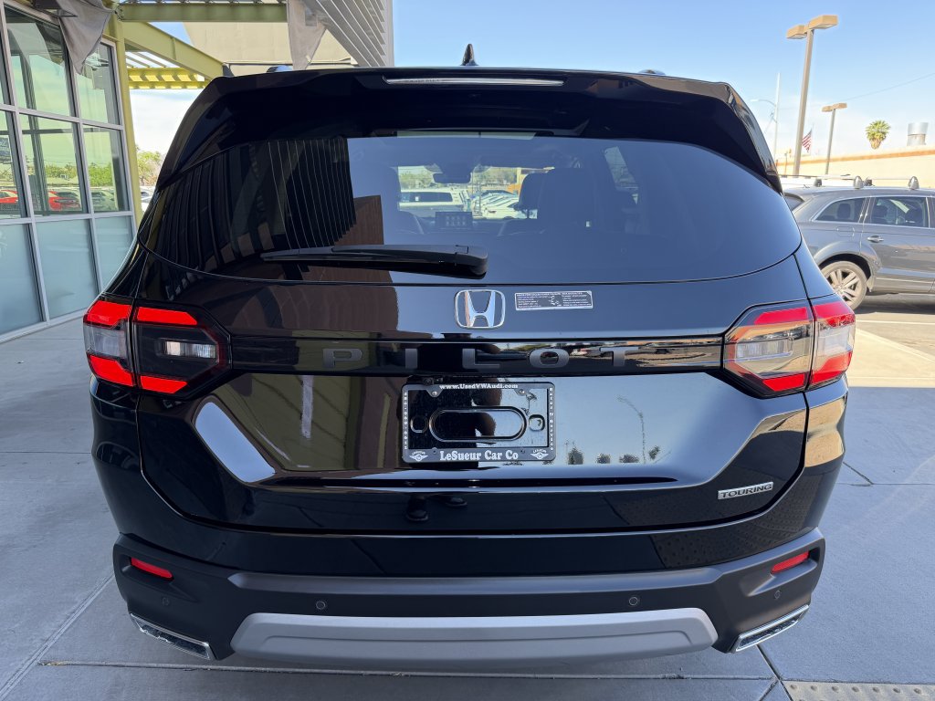 Used 2025 Honda Pilot Touring image 13