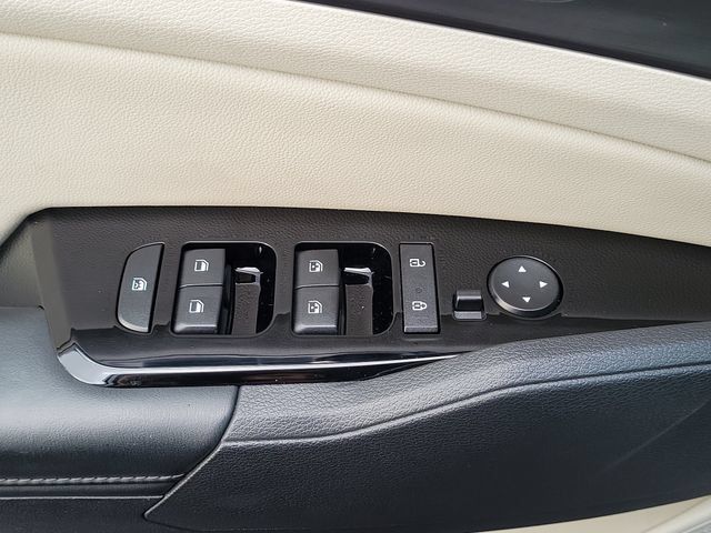 Used 2025 Kia Sportage EX FWD image 16