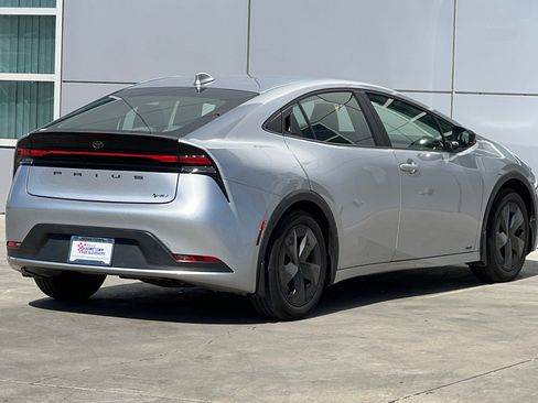 Used 2024 Toyota Prius LE image 4