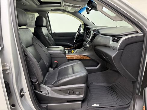 Used 2019 Chevrolet Suburban Premier AWD/4WD image 35