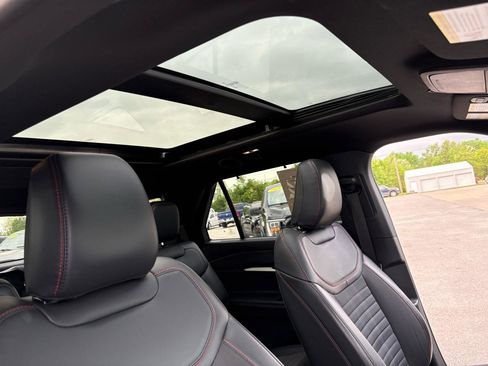 Used 2025 Ford Explorer ST-Line w/ Premium Package image 42