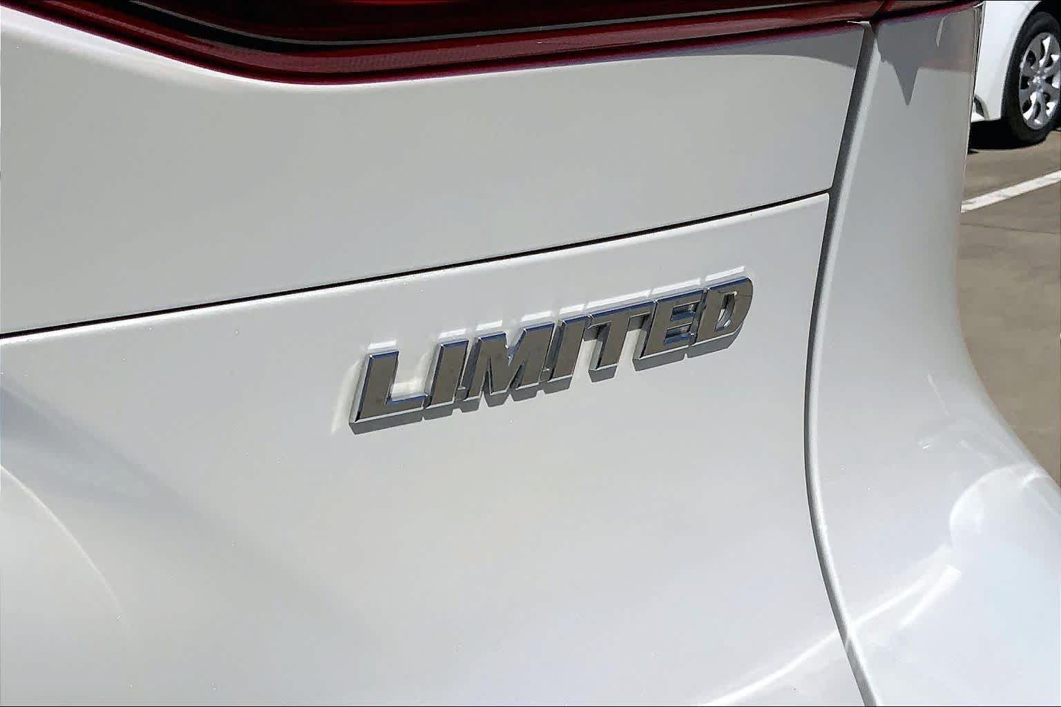 Used 2024 Toyota Venza Limited AWD/4WD image 10