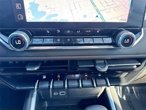 Used 2025 Chevrolet Colorado Z71 w/ Midnight Edition image 15