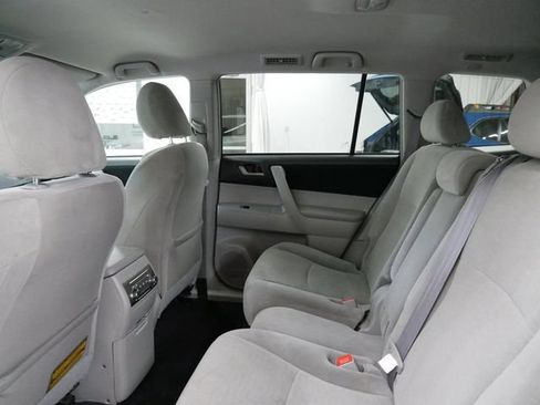 Used 2011 Toyota Highlander 2WD w/ Tech Pkg image 9