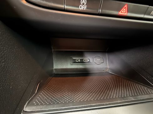 Used 2019 Volkswagen Atlas SE image 16