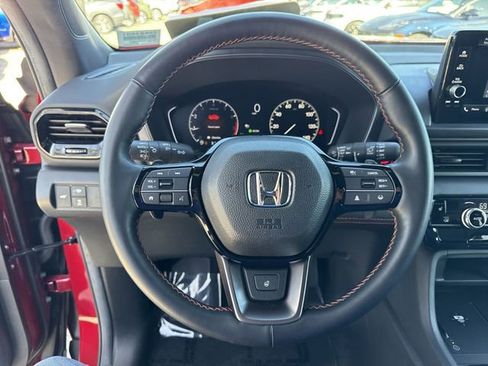 Used 2025 Honda Pilot TrailSport image 14