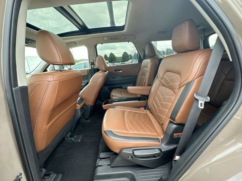 Used 2023 Nissan Pathfinder Platinum AWD/4WD image 29