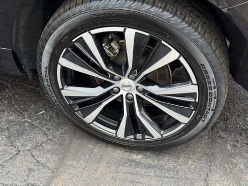 Certified 2025 Volvo XC60 B5 Plus image 8