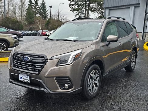 Used 2023 Subaru Forester Premium image 7