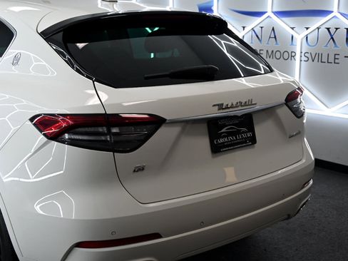 Used 2021 Maserati Levante image 13