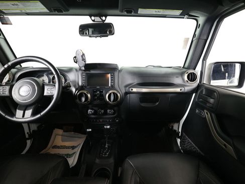 Used 2017 Jeep Wrangler 75th Anniversary image 29