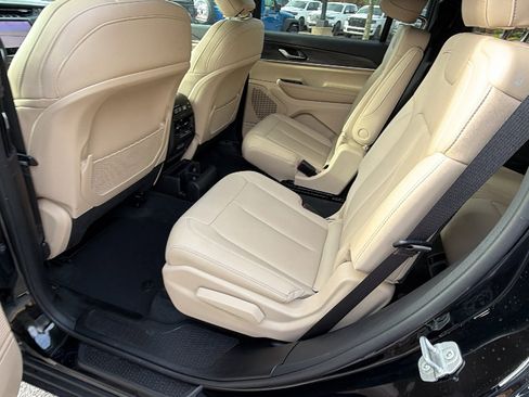 Used 2025 Jeep Grand Cherokee L Limited AWD/4WD image 24