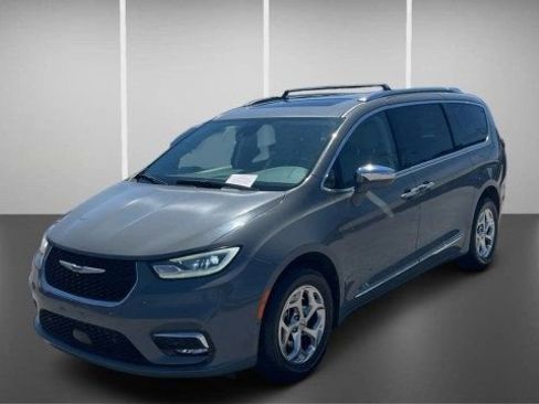 Used 2021 Chrysler Pacifica Limited w/ Premium & Safety Sphere Group AWD/4WD image 12