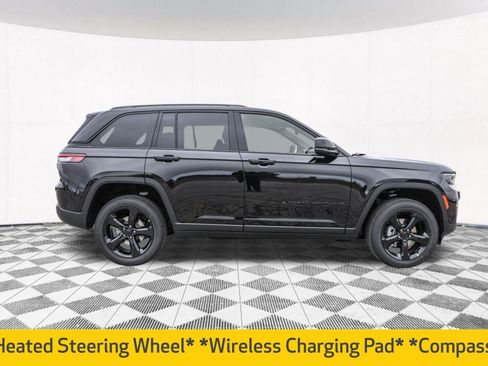 New 2025 Jeep Grand Cherokee Altitude image 16