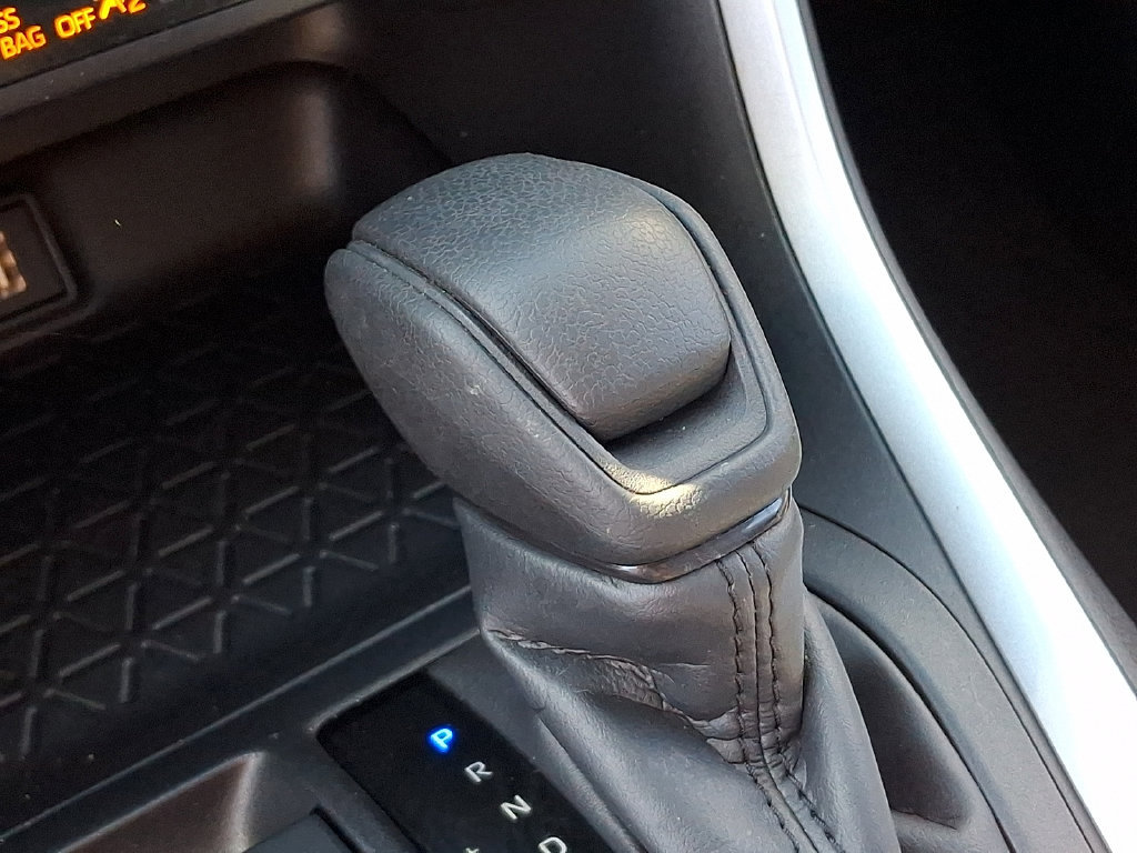 Used 2025 Toyota RAV4 XLE FWD image 14