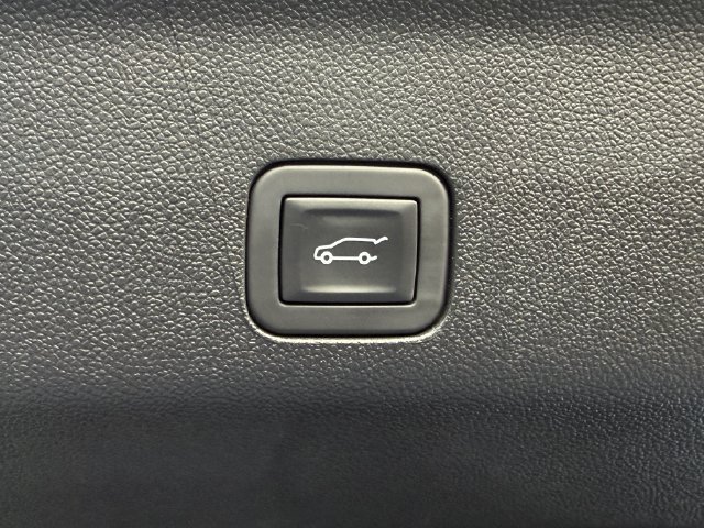 Certified 2025 Chevrolet Tahoe High Country AWD/4WD image 33