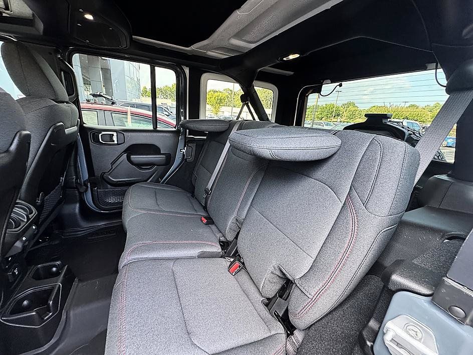 Used 2024 Jeep Wrangler Unlimited Rubicon w/ Capability Package AWD/4WD image 12
