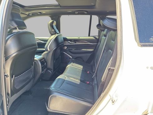 Used 2023 Jeep Grand Cherokee Overland w/ Luxury Tech Group IV AWD/4WD image 16