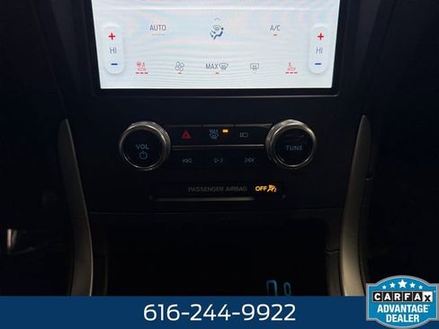 Used 2022 Ford Edge SEL w/ Convenience Package image 3