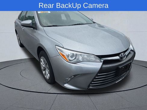 Used 2017 Toyota Camry LE FWD image 3
