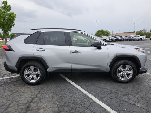 Used 2025 Toyota RAV4 LE AWD/4WD image 15
