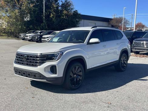 New 2026 Volkswagen Atlas SE FWD image 3