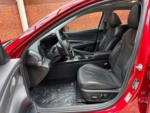 Used 2023 Hyundai Elantra Limited w/ Preferred Accessory Package image 23