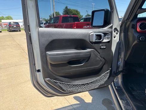 Used 2023 Jeep Gladiator Rubicon w/ Cold Weather Group AWD/4WD image 14
