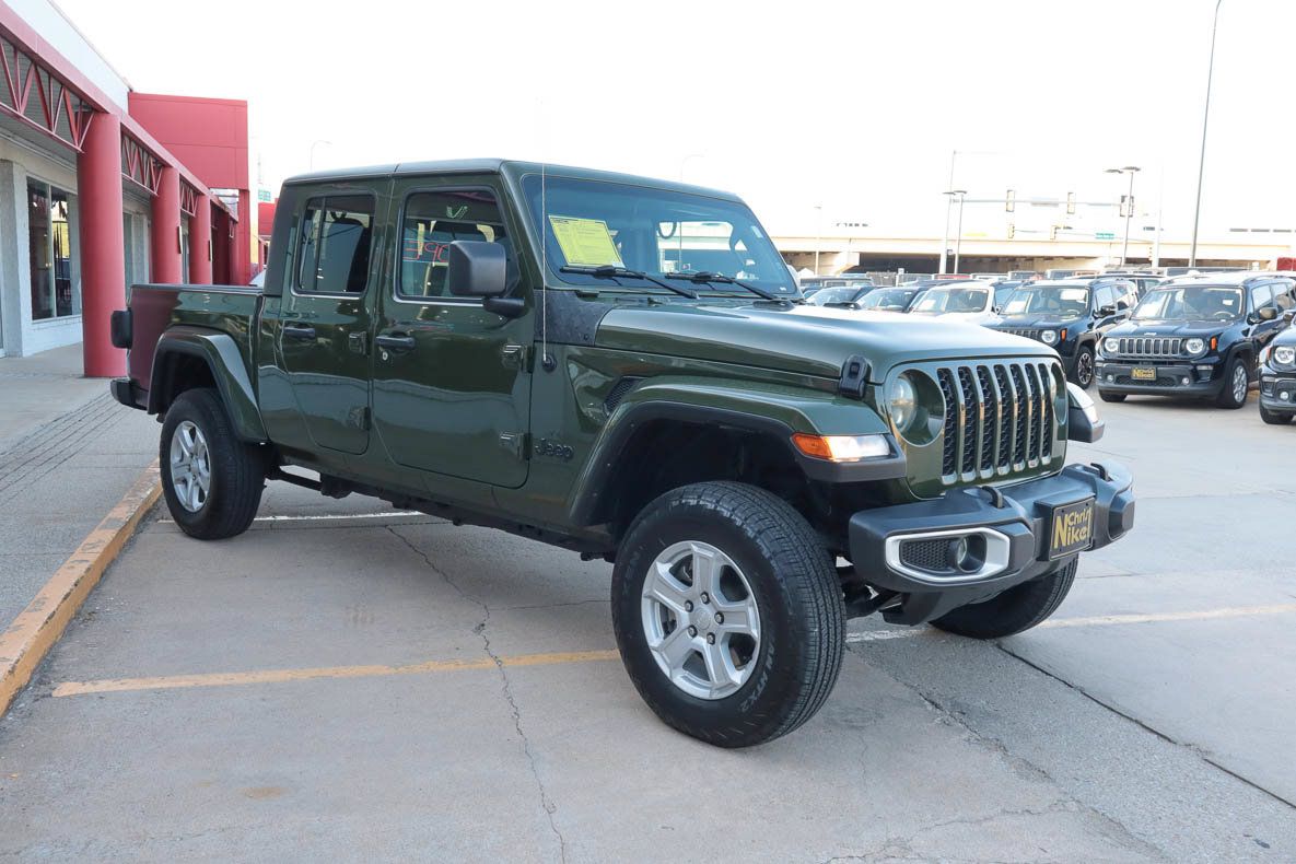 Used 2022 Jeep Gladiator Sport AWD/4WD image 4