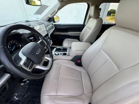Used 2022 Ford Expedition XLT RWD image 28