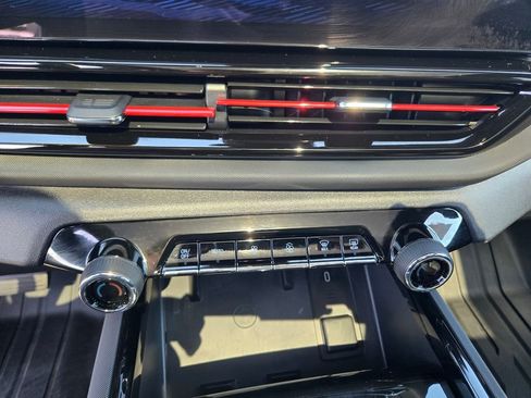 Certified 2025 Chevrolet Silverado EV RST AWD/4WD image 16