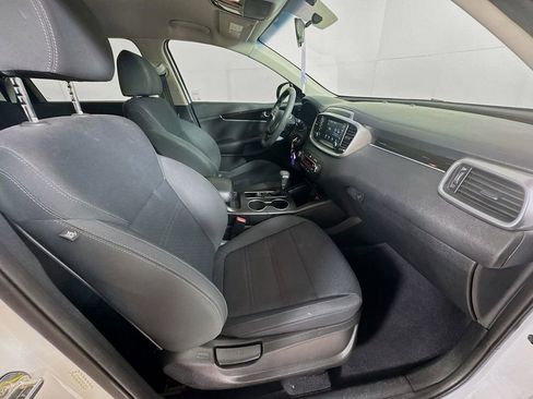 Used 2019 Kia Sorento LX image 33