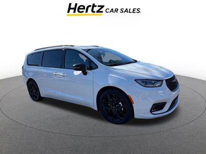 Used 2025 Chrysler Pacifica Limited