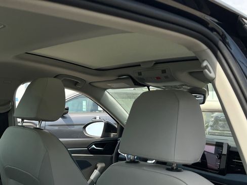 New 2026 Volkswagen Jetta SE FWD image 9