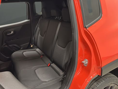 Used 2021 Jeep Renegade Latitude AWD/4WD image 22