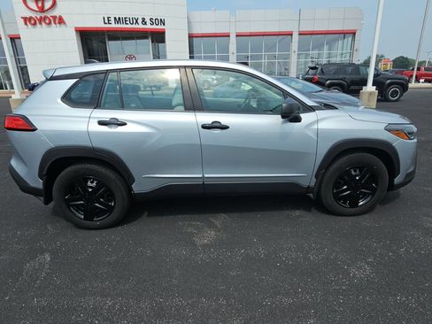 Certified 2022 Toyota Corolla Cross L AWD/4WD image 2