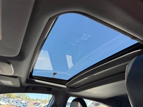 Used 2022 Toyota Avalon Touring w/ Advanced Safety Package image 12