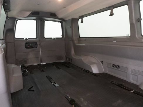 Used 2022 Chevrolet Express 3500 LS RWD image 11
