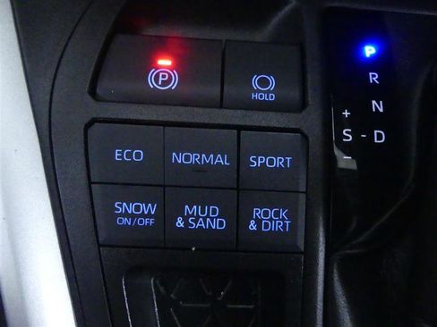 Used 2022 Toyota RAV4 XLE image 14