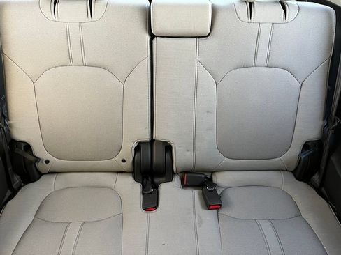 Used 2024 Honda Pilot LX image 32