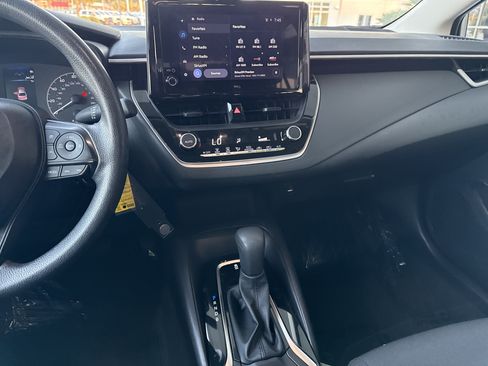 Used 2025 Toyota Corolla LE FWD image 28