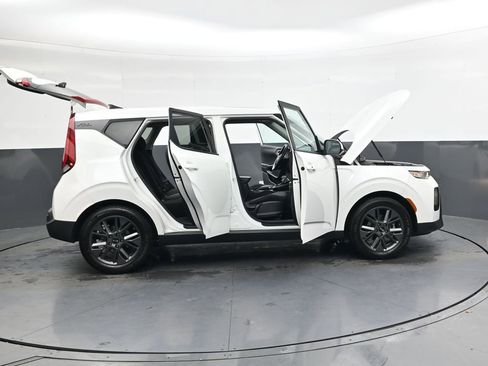 Used 2021 Kia Soul EX image 40