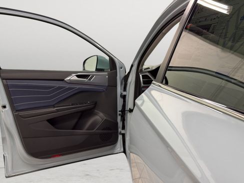New 2026 Volkswagen Taos SEL AWD/4WD image 14